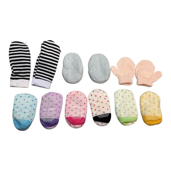 Newborn Hat And 0–6 Month Sock And Mitten Bundle Lot Montessori Rattle Socks - Picture 3 of 5